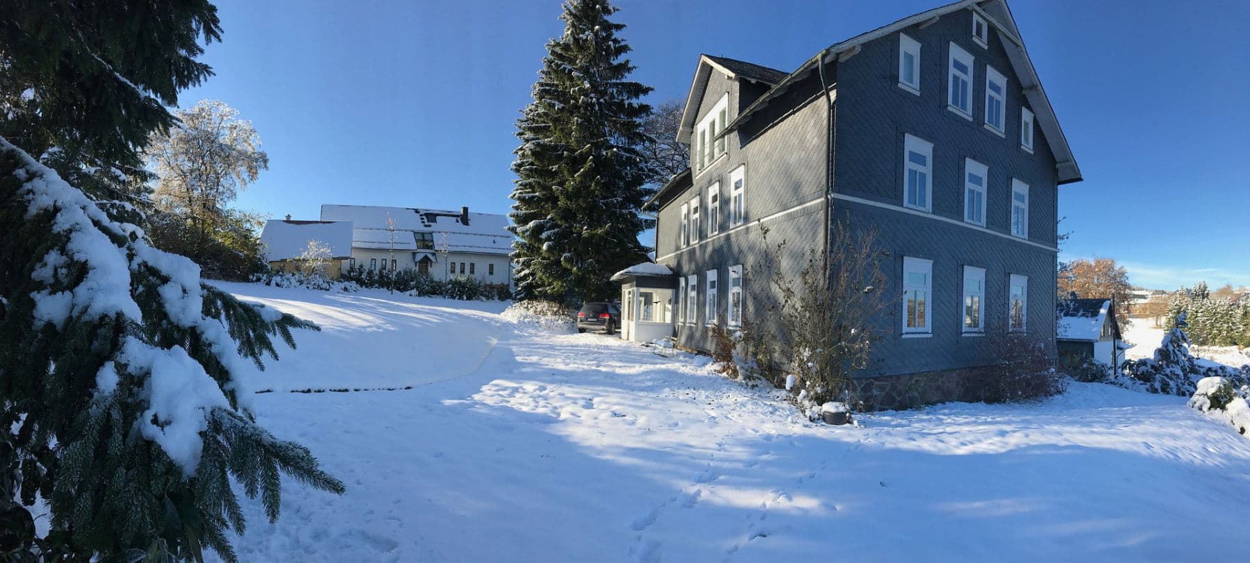 Pronájem bytu 3+1 80 m², Suhler Chaussee 21, Suhl OT Schmiedefeld am Rennsteig, Durynsko Pronájem bytu 3+1 80 m², Suhler Chaussee 21, Suhl OT Schmiedefeld am Rennsteig, Durynsko