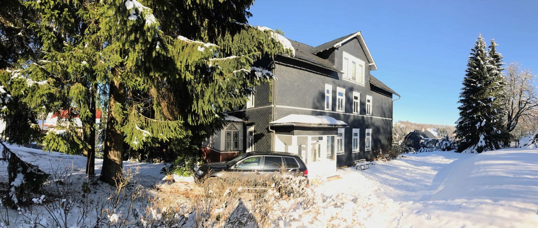 Pronájem bytu 3+1 80 m², Suhler Chaussee 21, Suhl OT Schmiedefeld am Rennsteig, Durynsko Pronájem bytu 3+1 80 m², Suhler Chaussee 21, Suhl OT Schmiedefeld am Rennsteig, Durynsko