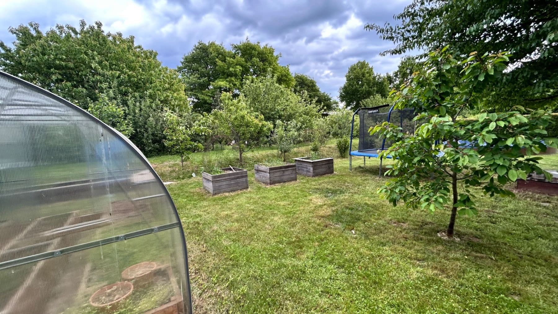 Prodej chaty, chalupy 16 m², pozemek 310 m², Zahrádkářská osada Třešňovka, Hradec Králové, Královéhradecký kraj Prodej chaty, chalupy 16 m², pozemek 310 m², Zahrádkářská osada Třešňovka, Hradec Králové, Královéhradecký kraj