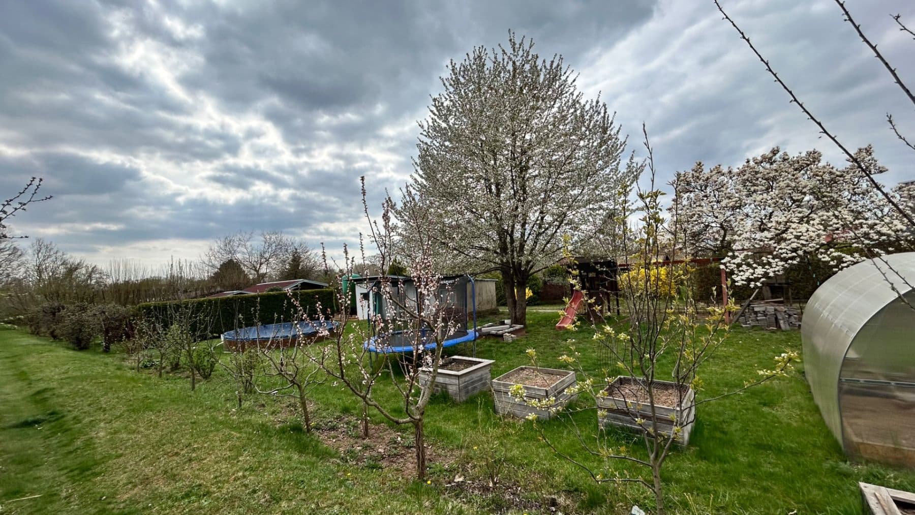 Prodej chaty, chalupy 16 m², pozemek 310 m², Zahrádkářská osada Třešňovka, Hradec Králové, Královéhradecký kraj Prodej chaty, chalupy 16 m², pozemek 310 m², Zahrádkářská osada Třešňovka, Hradec Králové, Královéhradecký kraj