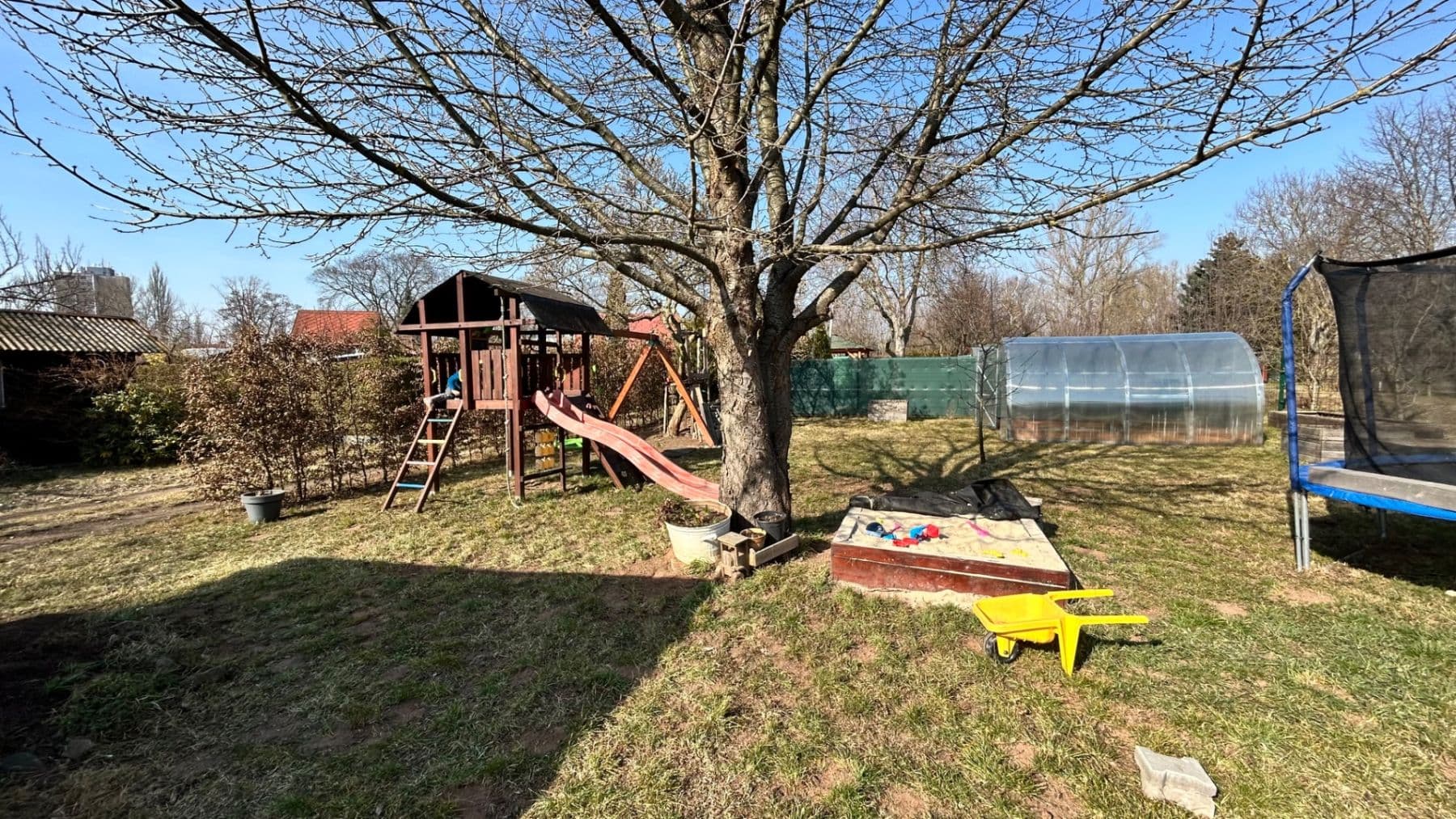 Prodej chaty, chalupy 16 m², pozemek 310 m², Zahrádkářská osada Třešňovka, Hradec Králové, Královéhradecký kraj Prodej chaty, chalupy 16 m², pozemek 310 m², Zahrádkářská osada Třešňovka, Hradec Králové, Královéhradecký kraj