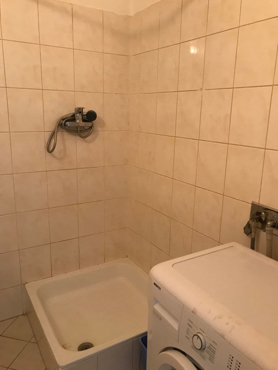 Pronájem bytu 1+kk 35 m², Najdrova, Roztoky, Středočeský kraj Pronájem bytu 1+kk 35 m², Najdrova, Roztoky, Středočeský kraj