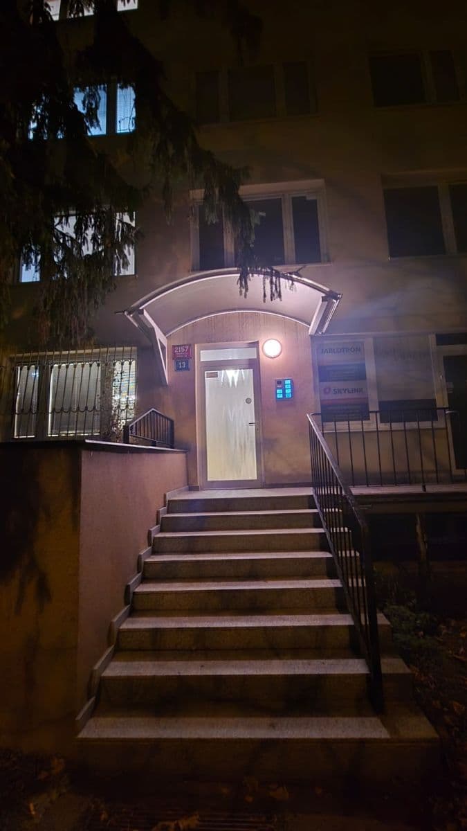 Pronájem bytu 2+kk 40 m², Pod Strání, Praha, Praha Pronájem bytu 2+kk 40 m², Pod Strání, Praha, Praha