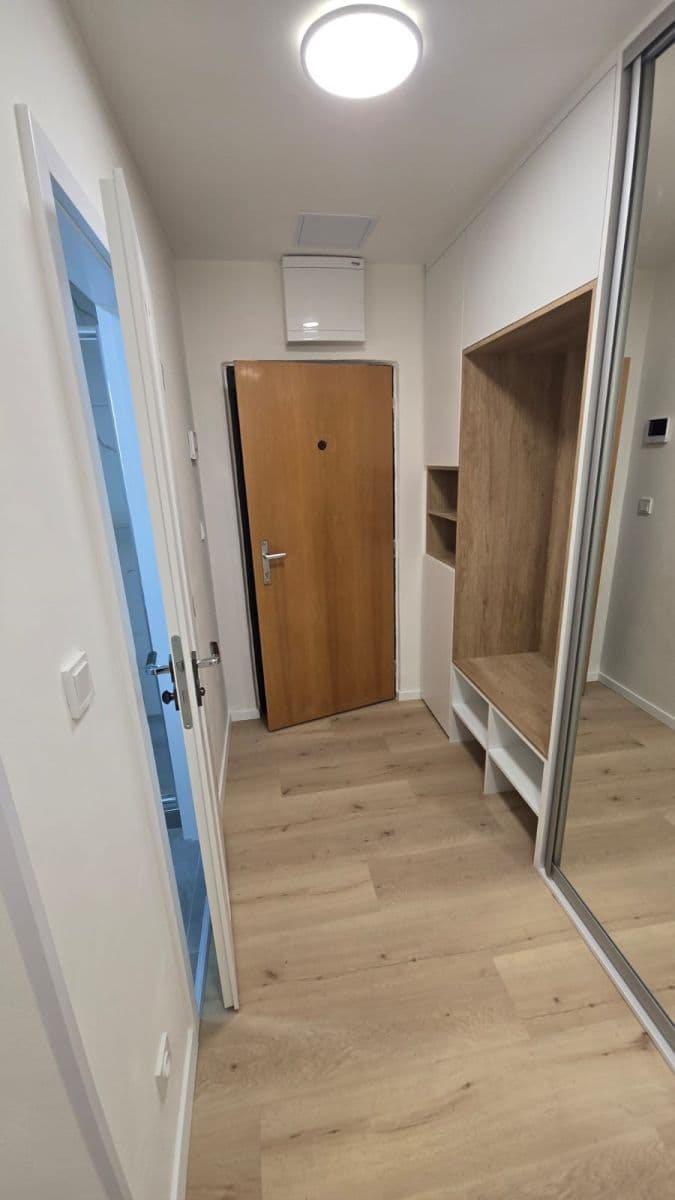 Pronájem bytu 2+kk 40 m², Pod Strání, Praha, Praha Pronájem bytu 2+kk 40 m², Pod Strání, Praha, Praha