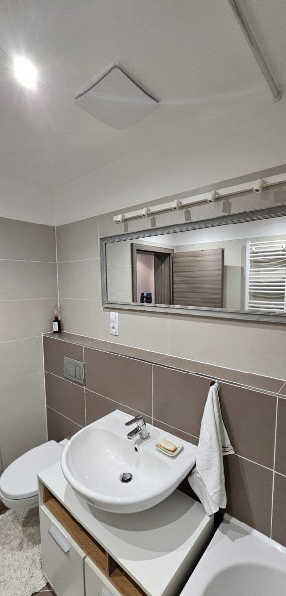 Pronájem bytu 2+kk 62 m², Hlučkova, Praha, Praha Pronájem bytu 2+kk 62 m², Hlučkova, Praha, Praha