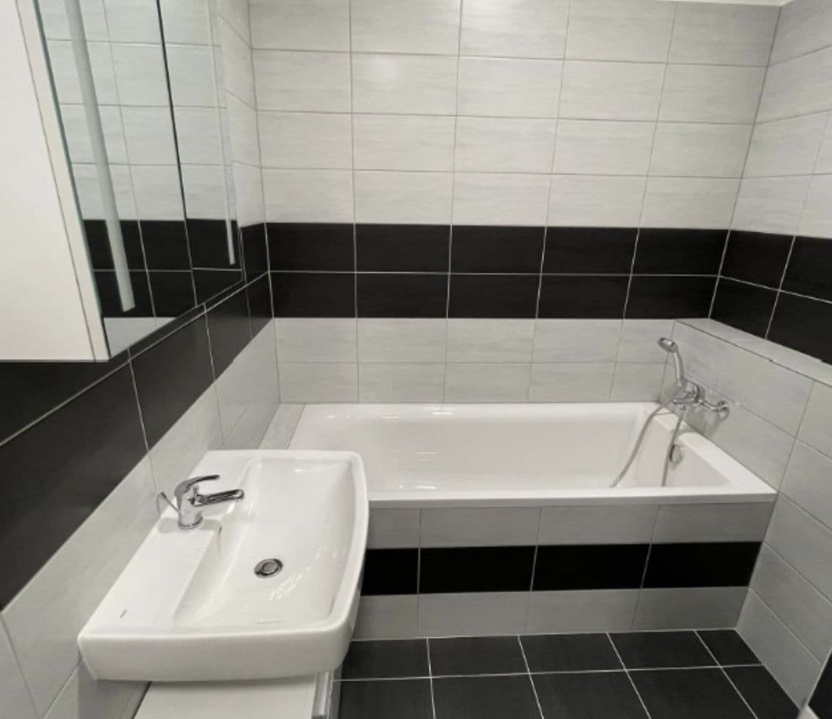 Pronájem bytu 2+kk 62 m², K Cukrovaru, Odolena Voda, Středočeský kraj Pronájem bytu 2+kk 62 m², K Cukrovaru, Odolena Voda, Středočeský kraj