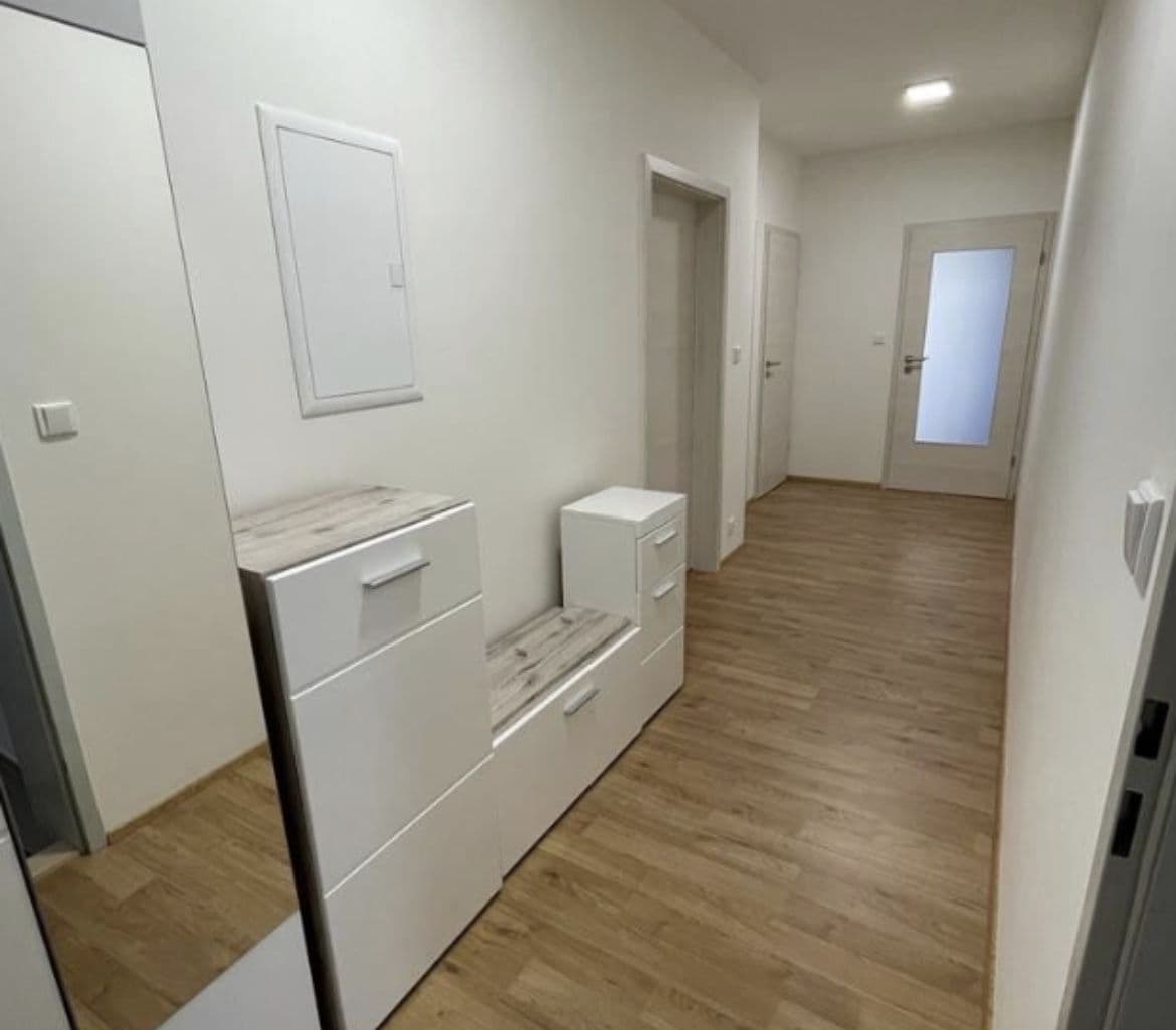 Pronájem bytu 2+kk 62 m², K Cukrovaru, Odolena Voda, Středočeský kraj Pronájem bytu 2+kk 62 m², K Cukrovaru, Odolena Voda, Středočeský kraj
