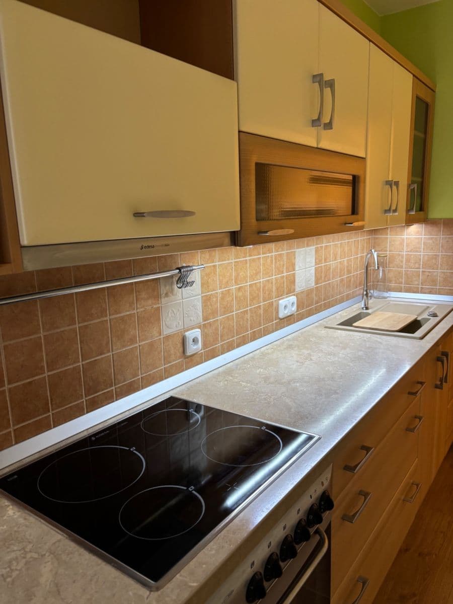 Pronájem bytu 2+1 56 m², Sídliště, Moravský Krumlov, Jihomoravský kraj Pronájem bytu 2+1 56 m², Sídliště, Moravský Krumlov, Jihomoravský kraj