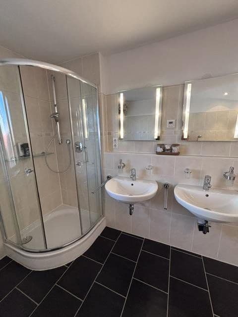 Prodej domu 140 m², pozemek 365 m², Höhenkirchen-Siegertsbrunn, Bavorsko Prodej domu 140 m², pozemek 365 m², Höhenkirchen-Siegertsbrunn, Bavorsko