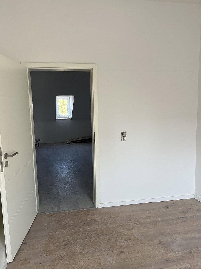 Pronájem bytu 2+1 60 m², Schulenburger Landstr 55, Hannover, Dolní Sasko Pronájem bytu 2+1 60 m², Schulenburger Landstr 55, Hannover, Dolní Sasko