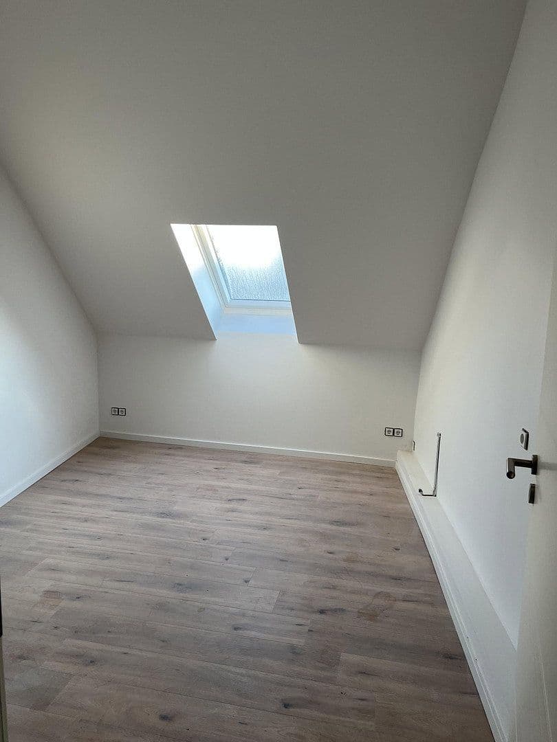 Pronájem bytu 2+1 60 m², Schulenburger Landstr 55, Hannover, Dolní Sasko Pronájem bytu 2+1 60 m², Schulenburger Landstr 55, Hannover, Dolní Sasko