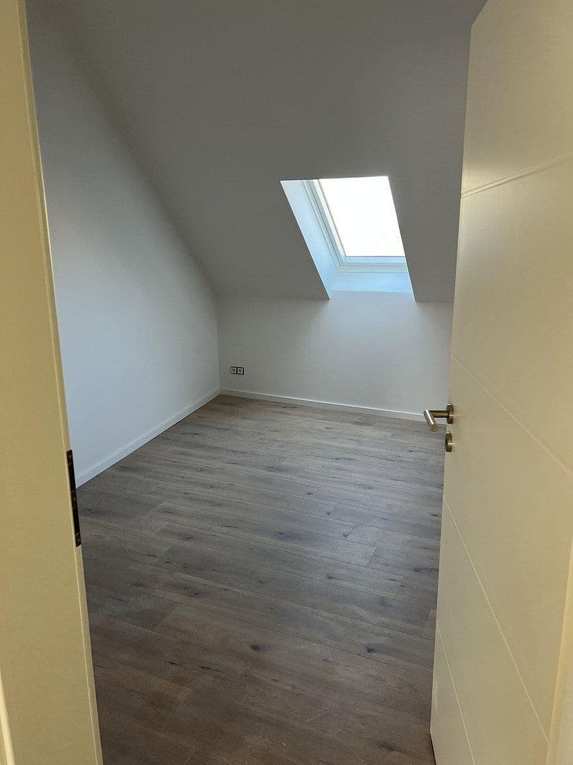 Pronájem bytu 2+1 60 m², Schulenburger Landstr 55, Hannover, Dolní Sasko Pronájem bytu 2+1 60 m², Schulenburger Landstr 55, Hannover, Dolní Sasko
