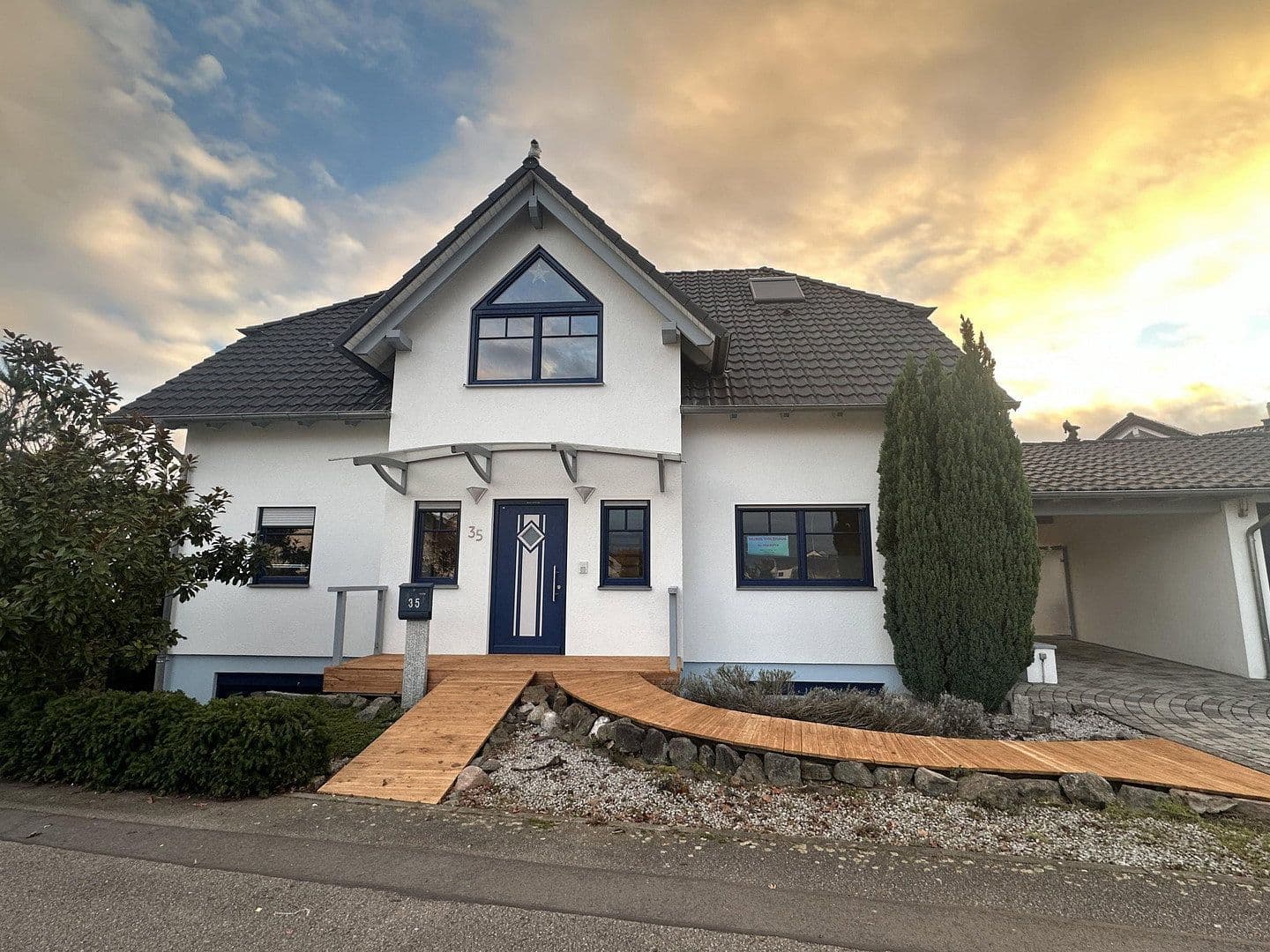 Prodej domu 310 m², pozemek 576 m², St. Leon-Rot, Bádensko-Württembersko Prodej domu 310 m², pozemek 576 m², St. Leon-Rot, Bádensko-Württembersko