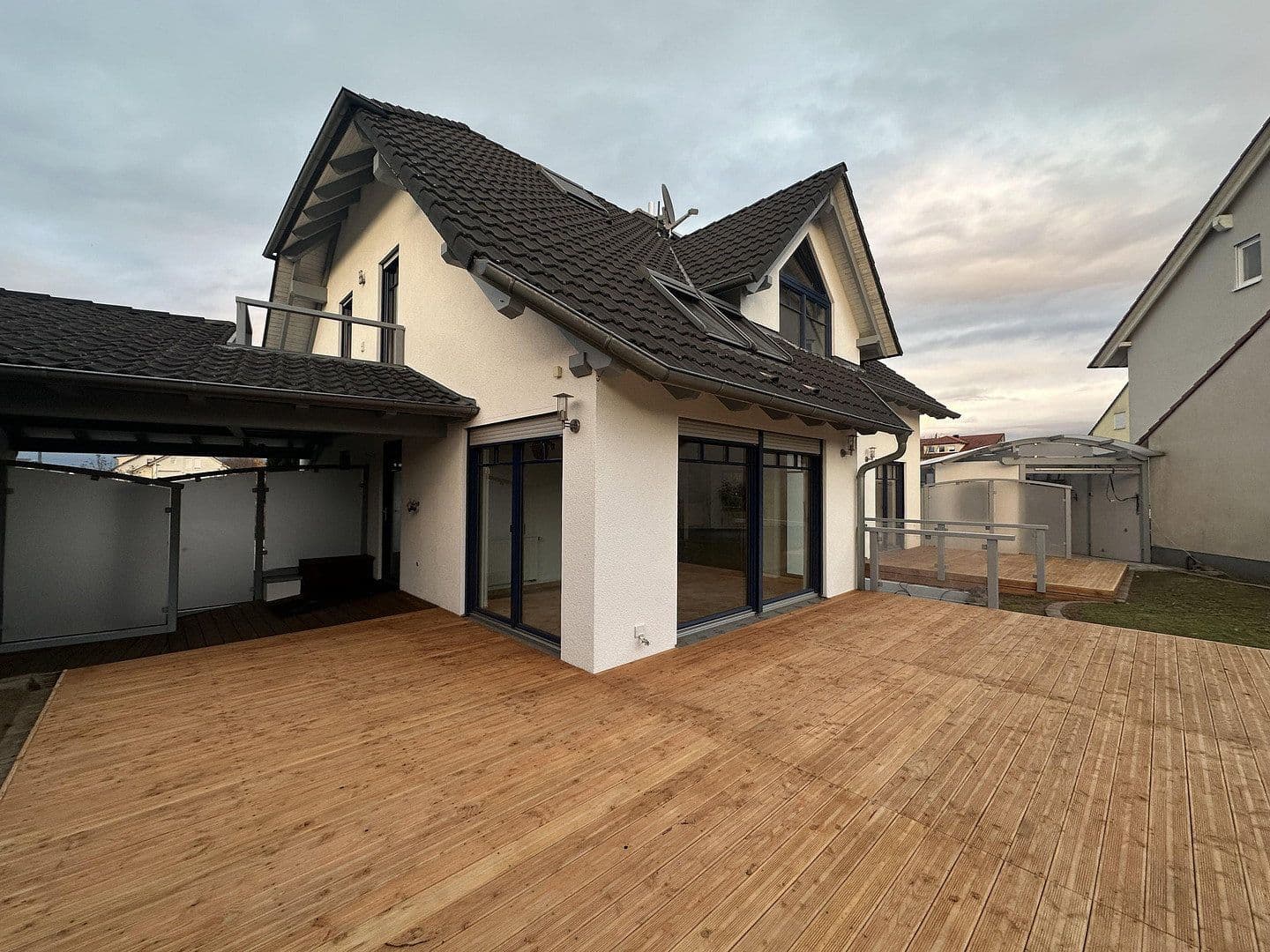 Prodej domu 310 m², pozemek 576 m², St. Leon-Rot, Bádensko-Württembersko Prodej domu 310 m², pozemek 576 m², St. Leon-Rot, Bádensko-Württembersko