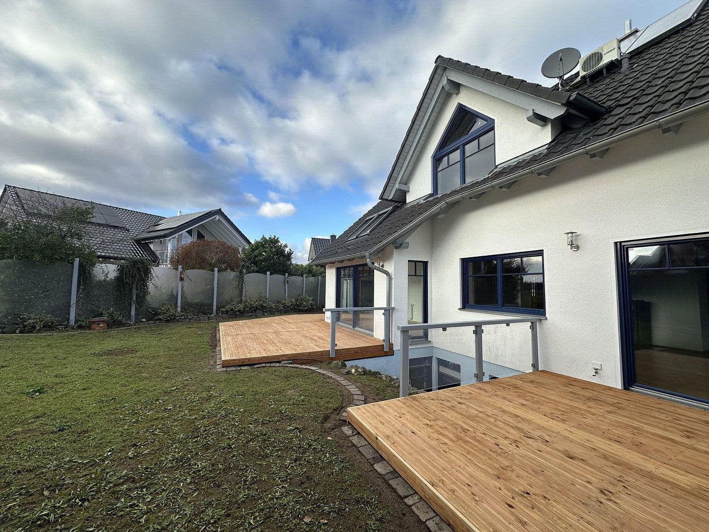 Prodej domu 310 m², pozemek 576 m², St. Leon-Rot, Bádensko-Württembersko Prodej domu 310 m², pozemek 576 m², St. Leon-Rot, Bádensko-Württembersko