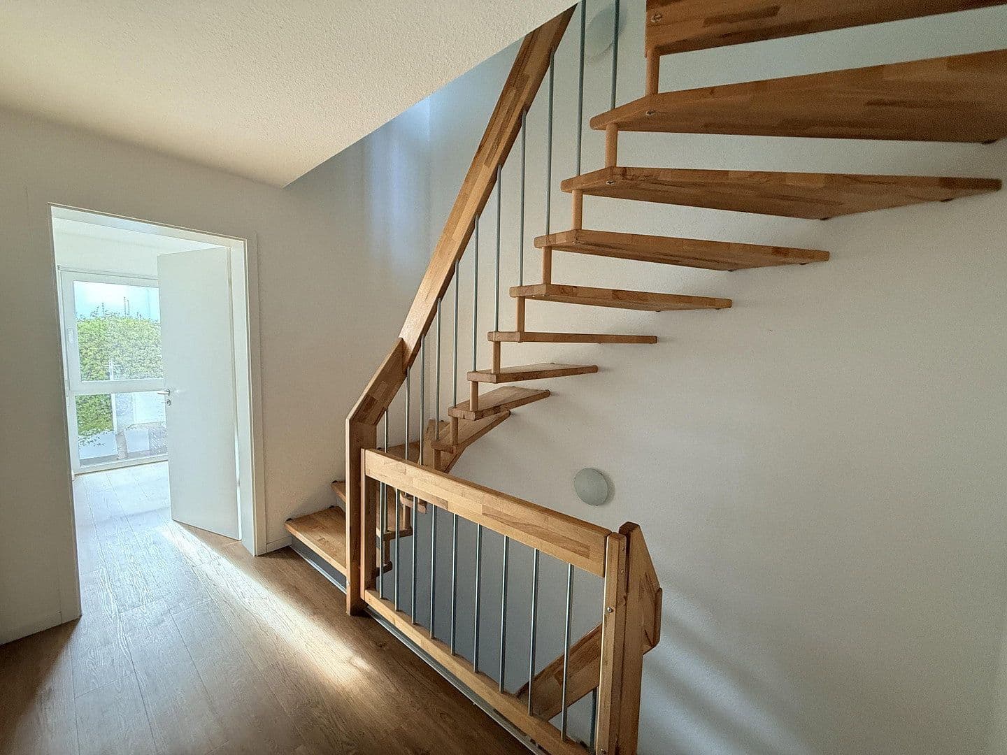 Pronájem domu 145 m², pozemek 123 m², Leonberger Straße 5a, Köln, Severní Porýní-Vestfálsko Pronájem domu 145 m², pozemek 123 m², Leonberger Straße 5a, Köln, Severní Porýní-Vestfálsko