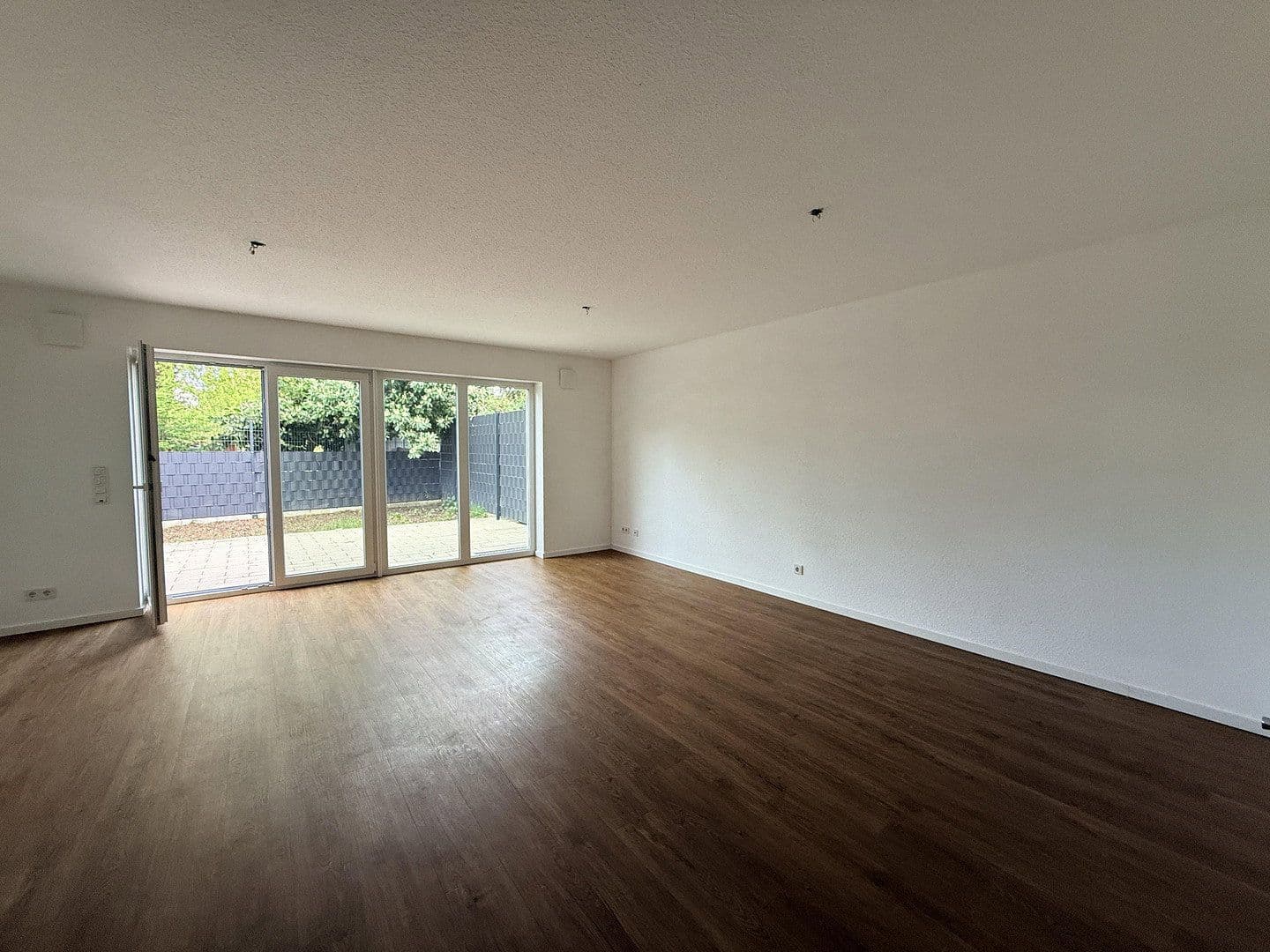 Pronájem domu 145 m², pozemek 123 m², Leonberger Straße 5a, Köln, Severní Porýní-Vestfálsko Pronájem domu 145 m², pozemek 123 m², Leonberger Straße 5a, Köln, Severní Porýní-Vestfálsko