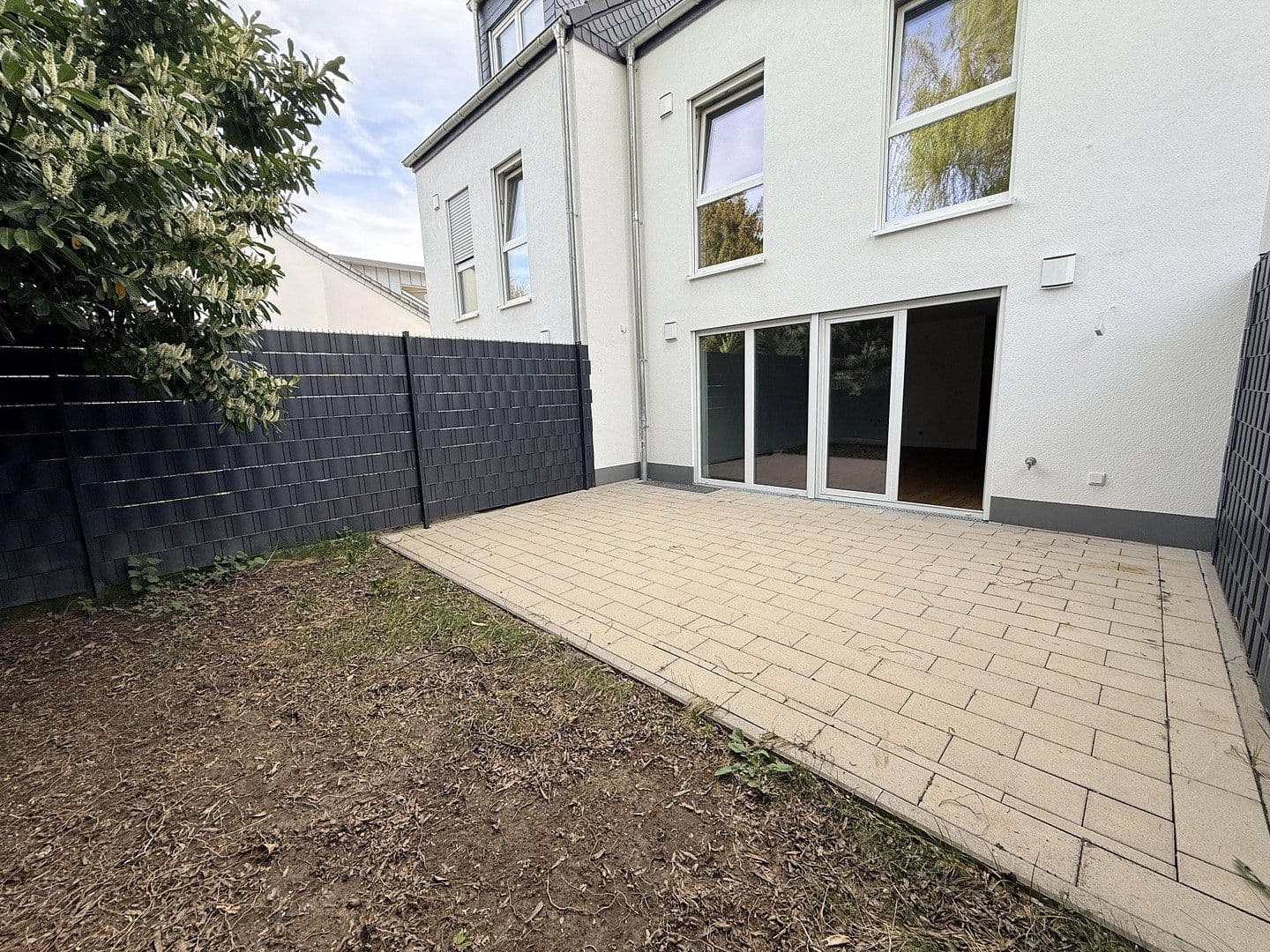 Pronájem domu 145 m², pozemek 123 m², Leonberger Straße 5a, Köln, Severní Porýní-Vestfálsko Pronájem domu 145 m², pozemek 123 m², Leonberger Straße 5a, Köln, Severní Porýní-Vestfálsko