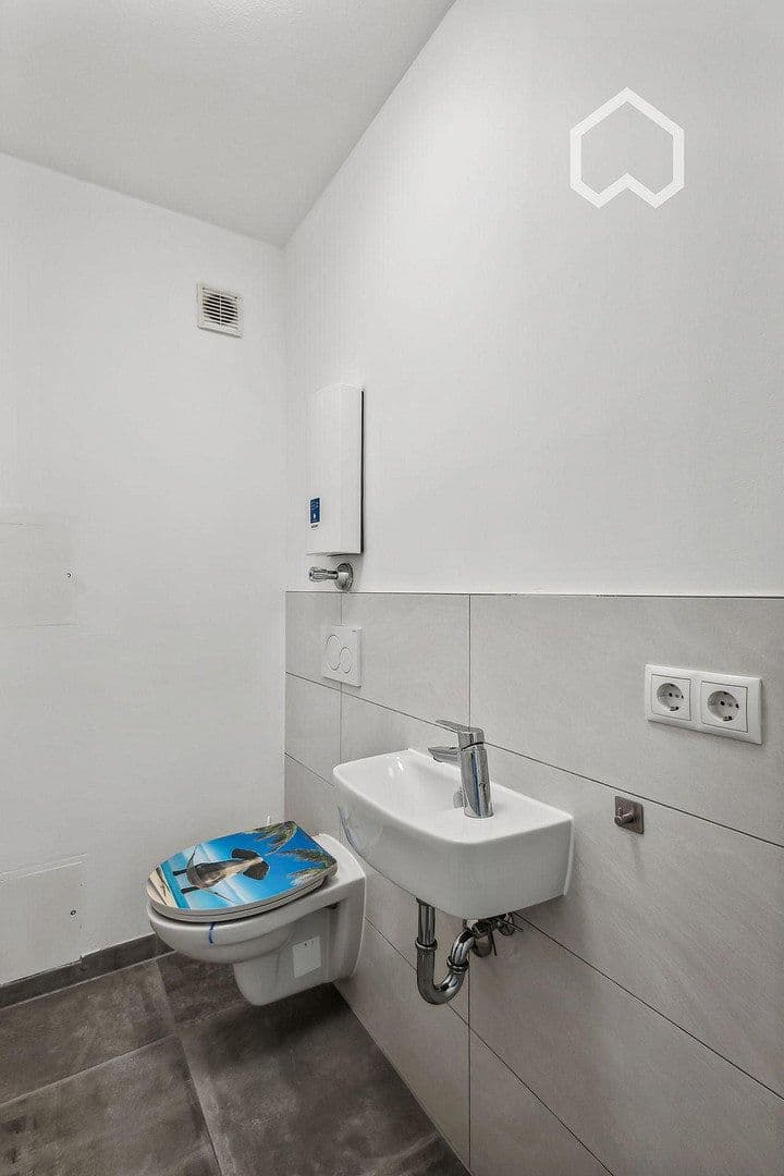 Pronájem bytu 1+1 80 m², Haunstetter Str 95, Augsburg, Bavorsko Pronájem bytu 1+1 80 m², Haunstetter Str 95, Augsburg, Bavorsko