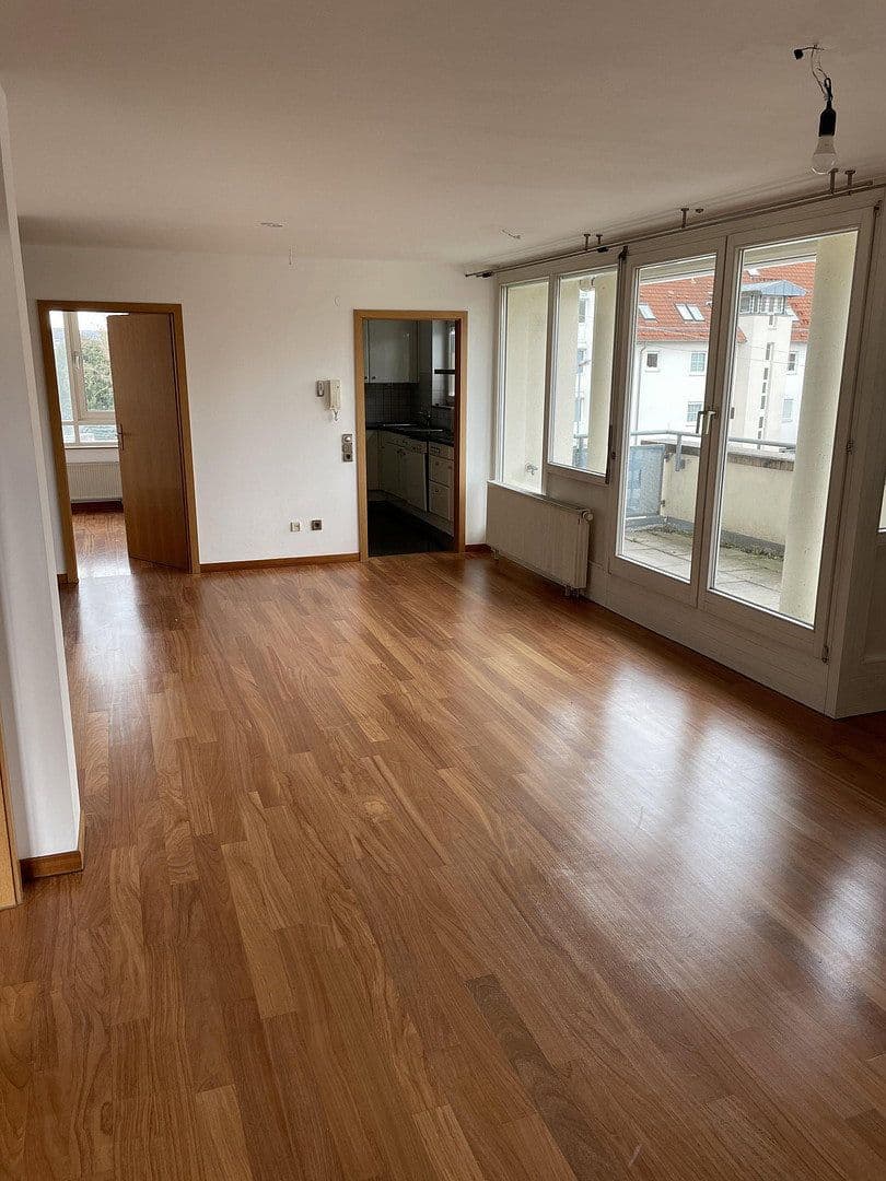 Pronájem bytu 3+1 85 m², Alleenstr. 79, Kirchheim unter Teck, Bádensko-Württembersko Pronájem bytu 3+1 85 m², Alleenstr. 79, Kirchheim unter Teck, Bádensko-Württembersko