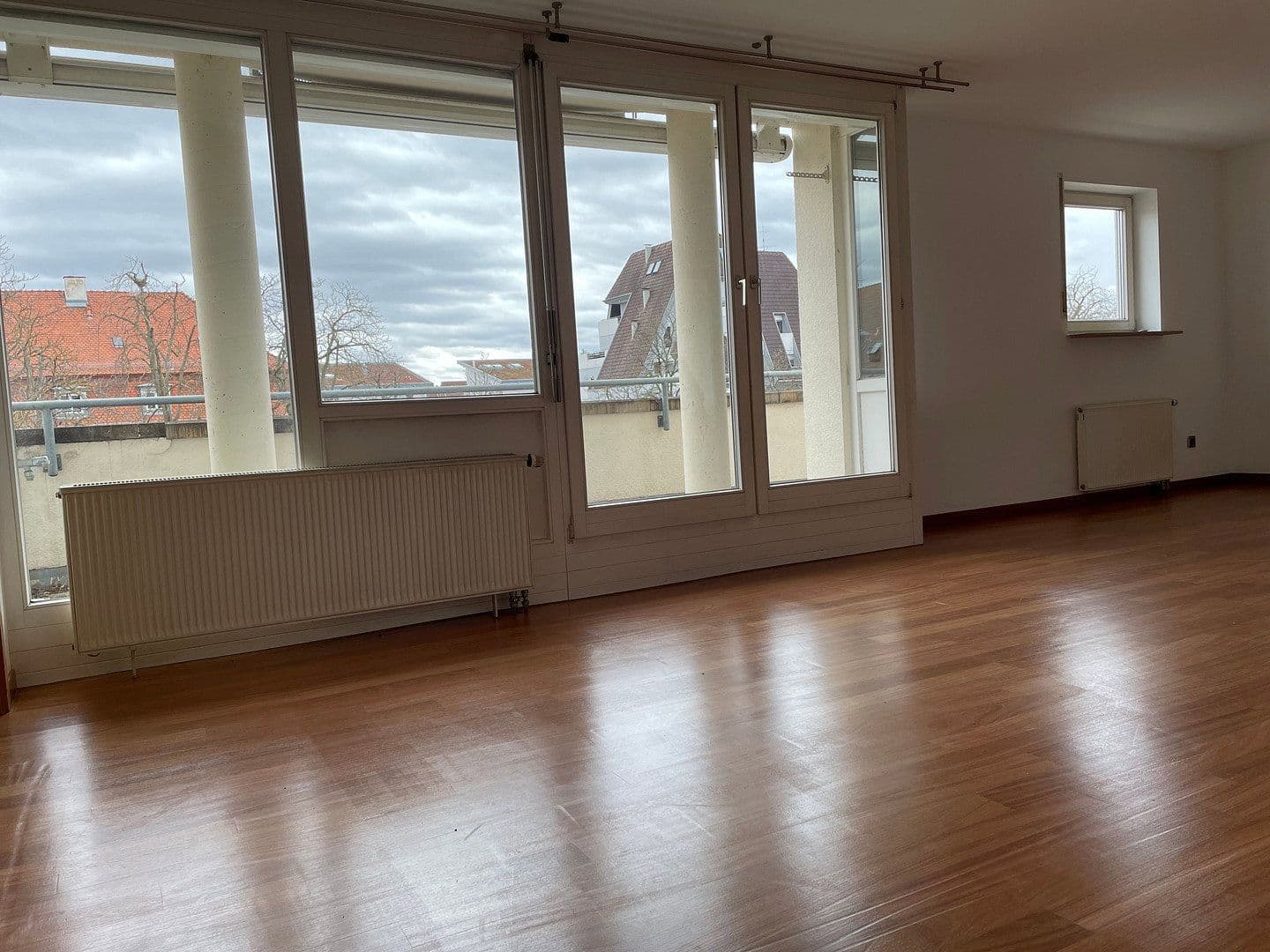 Pronájem bytu 3+1 85 m², Alleenstr. 79, Kirchheim unter Teck, Bádensko-Württembersko Pronájem bytu 3+1 85 m², Alleenstr. 79, Kirchheim unter Teck, Bádensko-Württembersko
