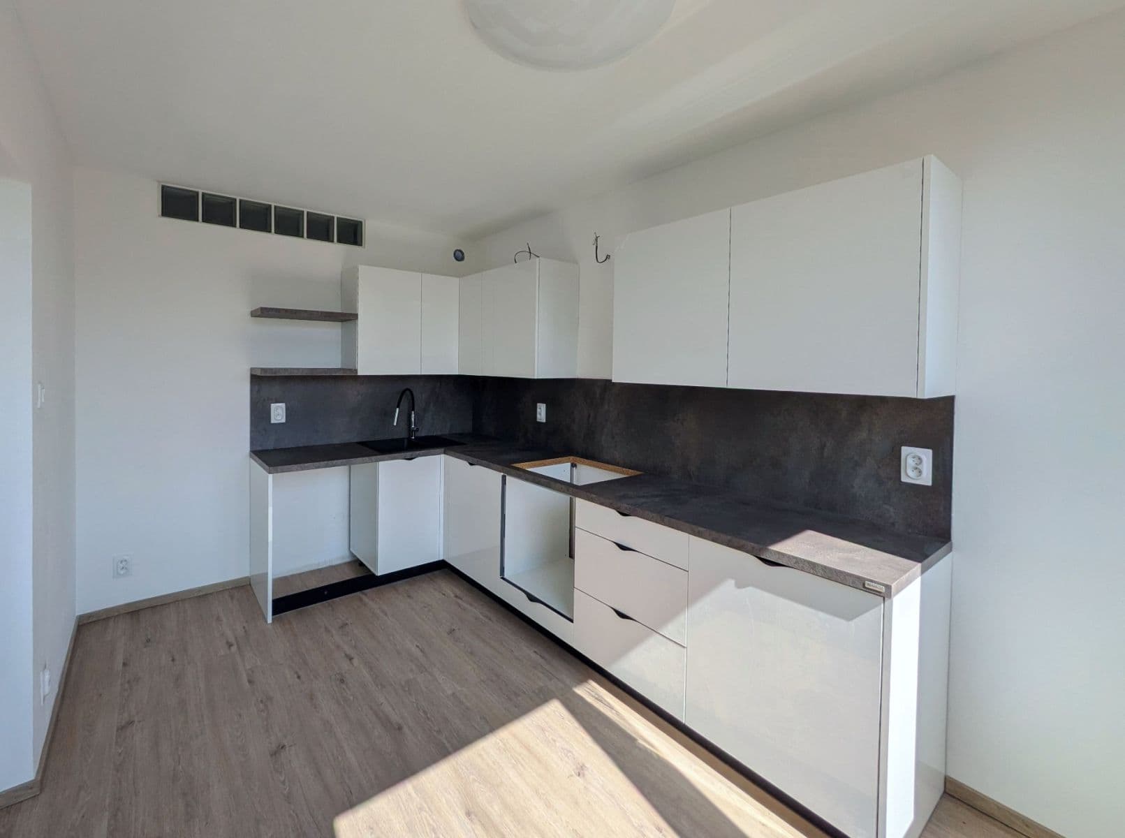 Prodej bytu 3+1 69 m², Rubensova, Praha, Praha Prodej bytu 3+1 69 m², Rubensova, Praha, Praha