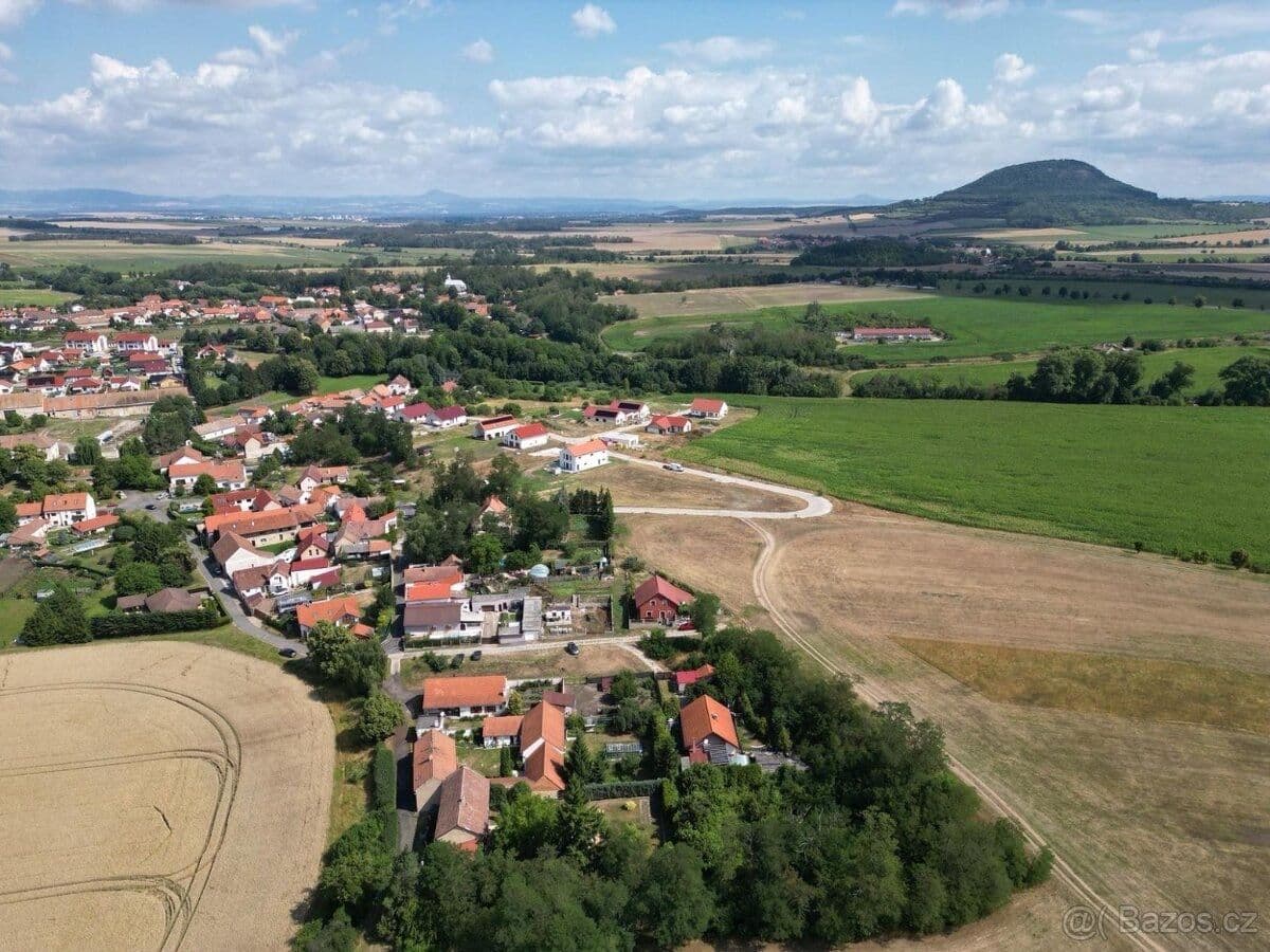 Prodej pozemku 1.123 m², Straškov-Vodochody, Ústecký kraj Prodej pozemku 1.123 m², Straškov-Vodochody, Ústecký kraj