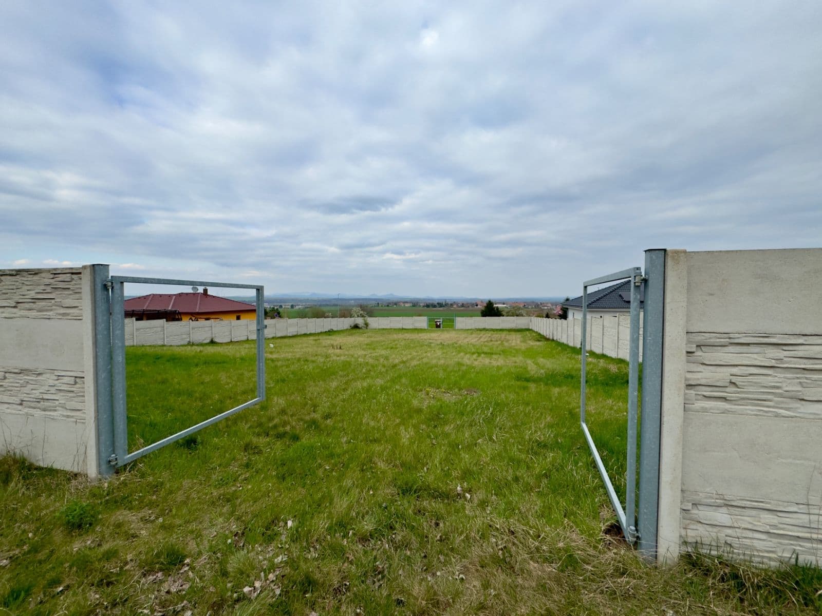 Prodej pozemku 1.369 m², Žatec, Ústecký kraj Prodej pozemku 1.369 m², Žatec, Ústecký kraj