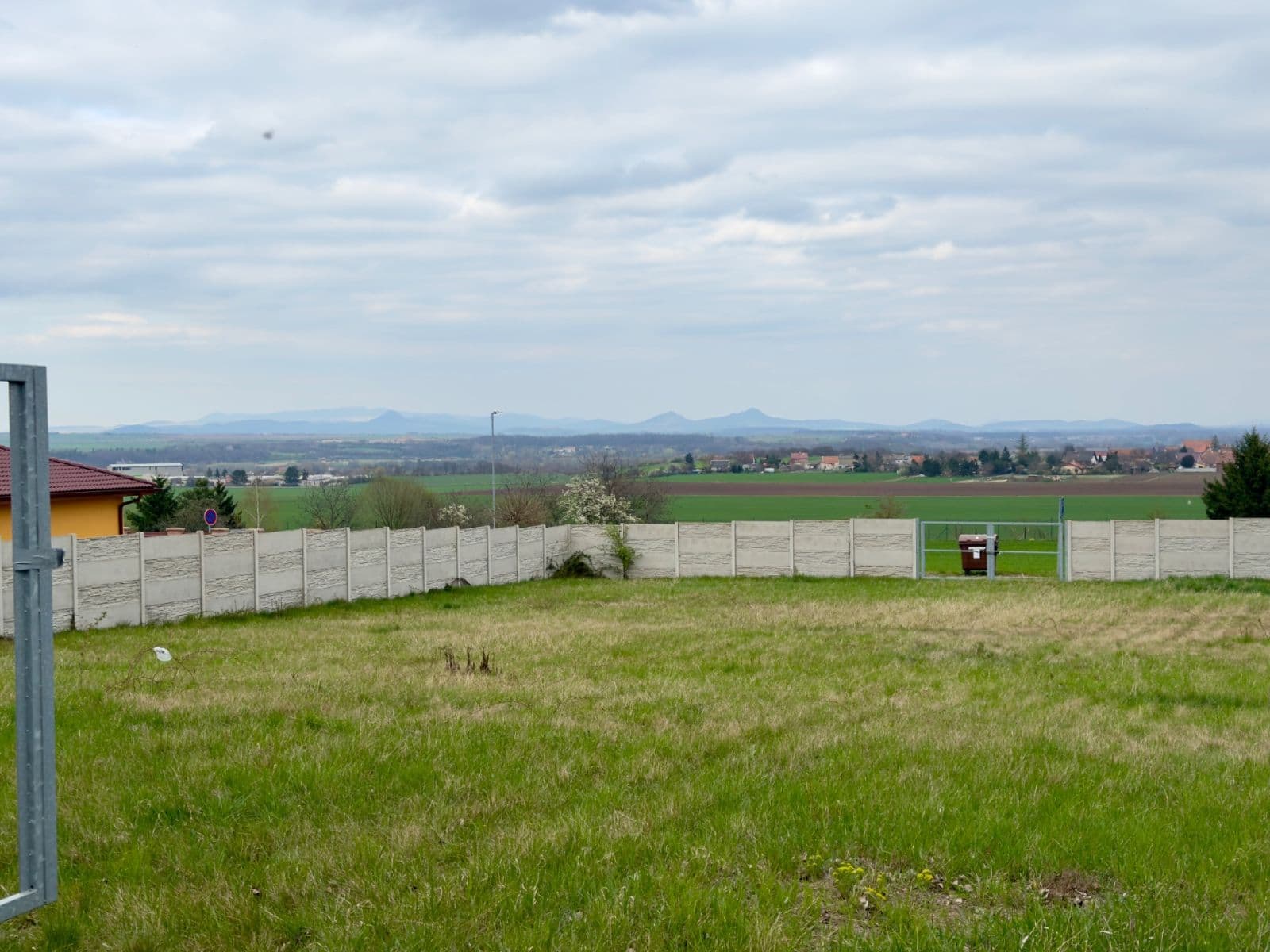 Prodej pozemku 1.369 m², Žatec, Ústecký kraj Prodej pozemku 1.369 m², Žatec, Ústecký kraj
