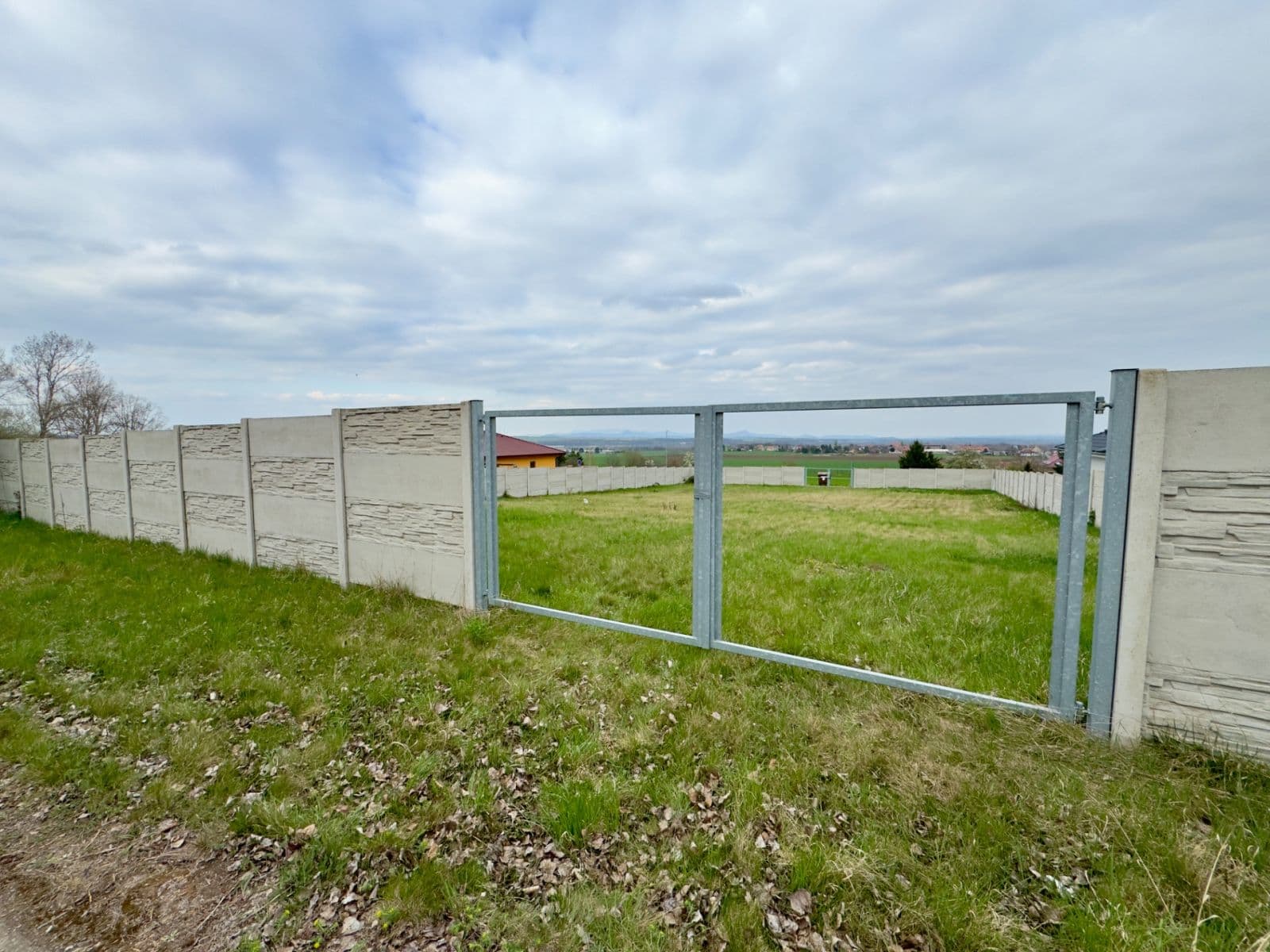 Prodej pozemku 1.369 m², Žatec, Ústecký kraj Prodej pozemku 1.369 m², Žatec, Ústecký kraj