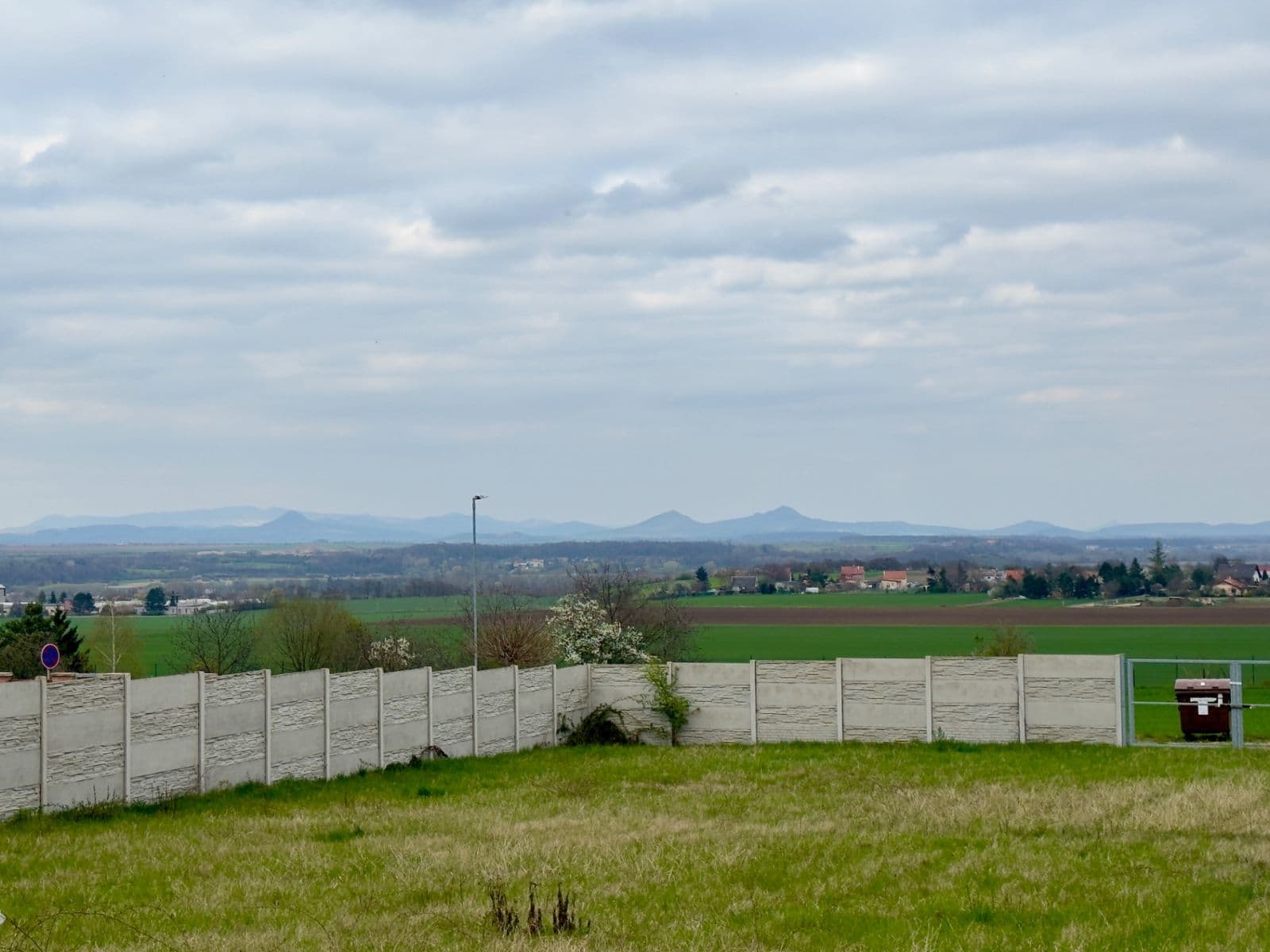 Prodej pozemku 1.369 m², Žatec, Ústecký kraj Prodej pozemku 1.369 m², Žatec, Ústecký kraj