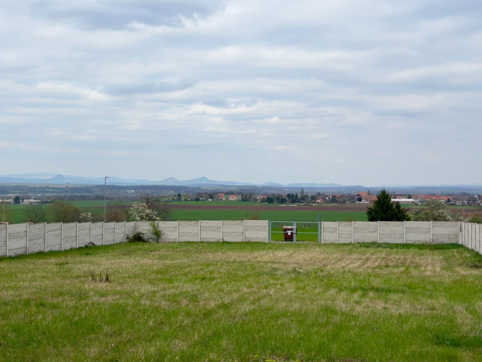 Prodej pozemku 1.369 m², Žatec, Ústecký kraj Prodej pozemku 1.369 m², Žatec, Ústecký kraj