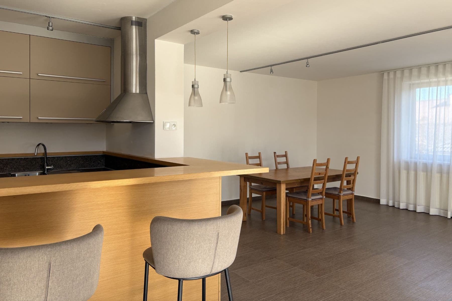 Pronájem bytu 4+kk 141 m², Chelčického, Roztoky, Středočeský kraj Pronájem bytu 4+kk 141 m², Chelčického, Roztoky, Středočeský kraj