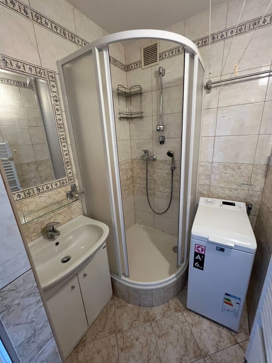 Pronájem bytu 2+1 49 m², Sadská, Praha, Praha Pronájem bytu 2+1 49 m², Sadská, Praha, Praha