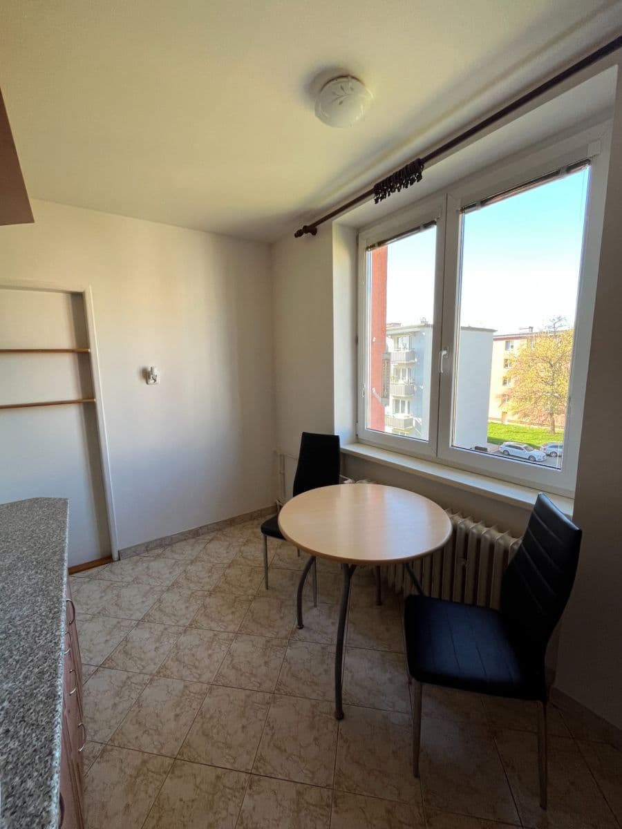 Pronájem bytu 2+1 49 m², Sadská, Praha, Praha Pronájem bytu 2+1 49 m², Sadská, Praha, Praha