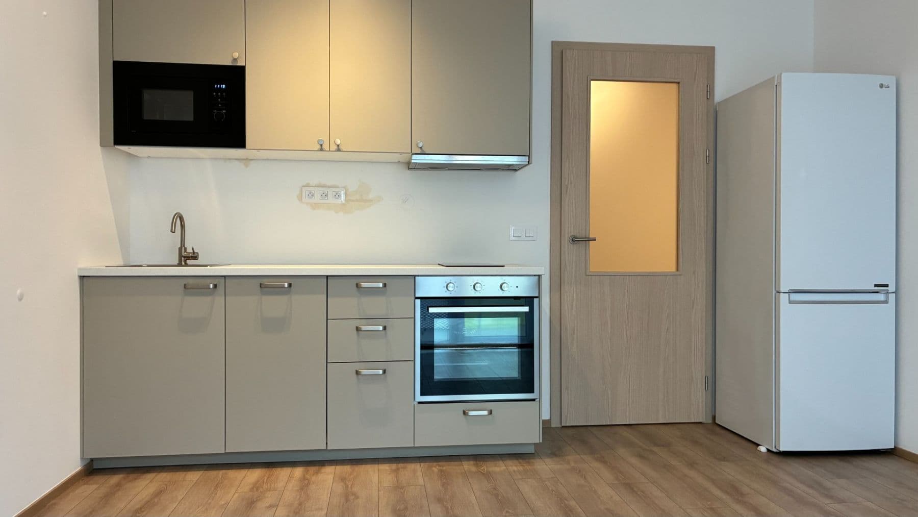 Pronájem bytu 1+kk 27 m², Nebřenická, Praha, Praha Pronájem bytu 1+kk 27 m², Nebřenická, Praha, Praha