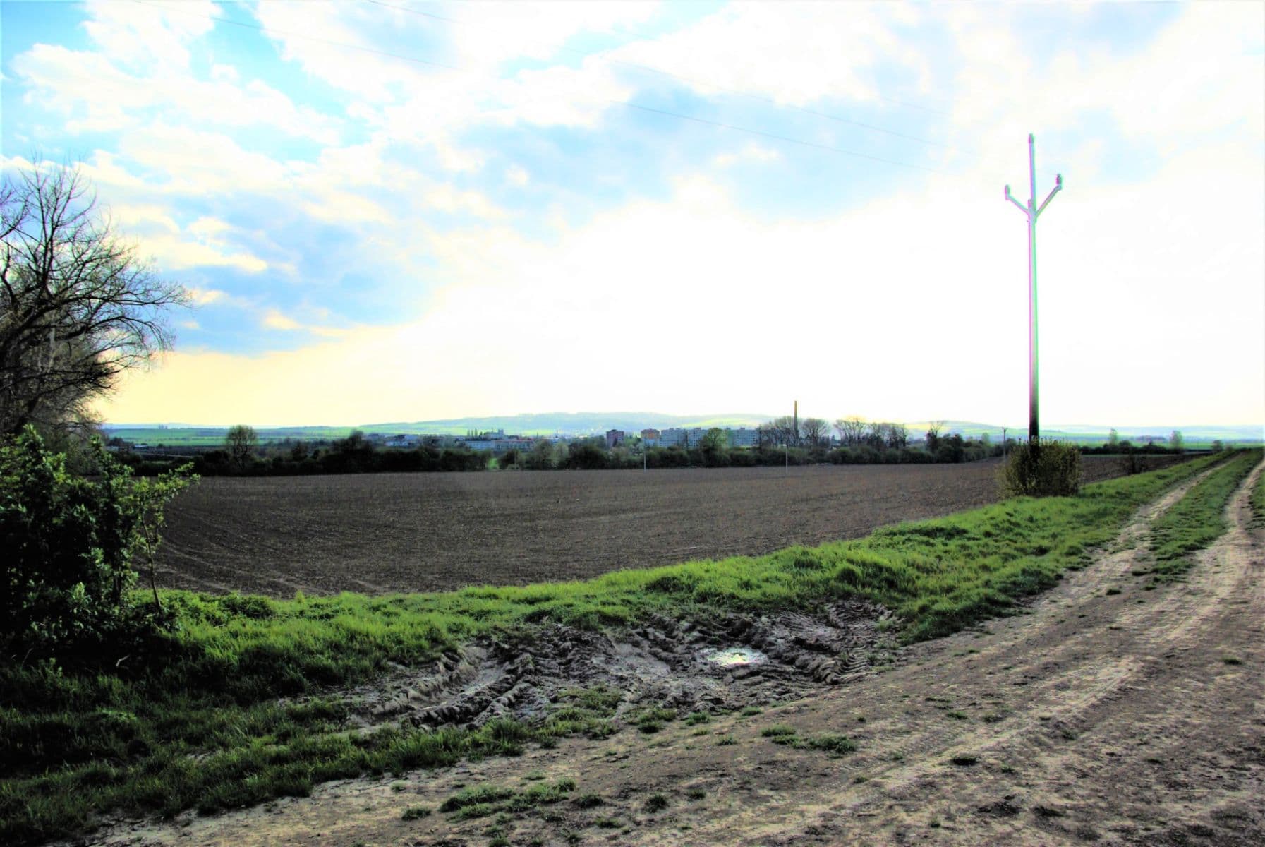 Prodej pozemku 3.021 m², Hněvotín, Olomoucký kraj Prodej pozemku 3.021 m², Hněvotín, Olomoucký kraj
