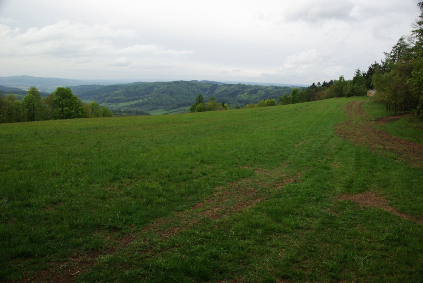 Prodej pozemku 18.568 m², Jakubovice, Olomoucký kraj Prodej pozemku 18.568 m², Jakubovice, Olomoucký kraj
