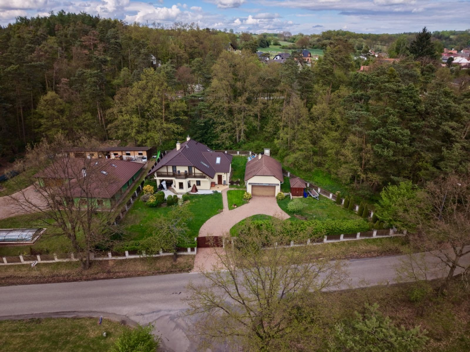 Prodej domu 264 m², pozemek 1.343 m², Benešov, Středočeský kraj Prodej domu 264 m², pozemek 1.343 m², Benešov, Středočeský kraj