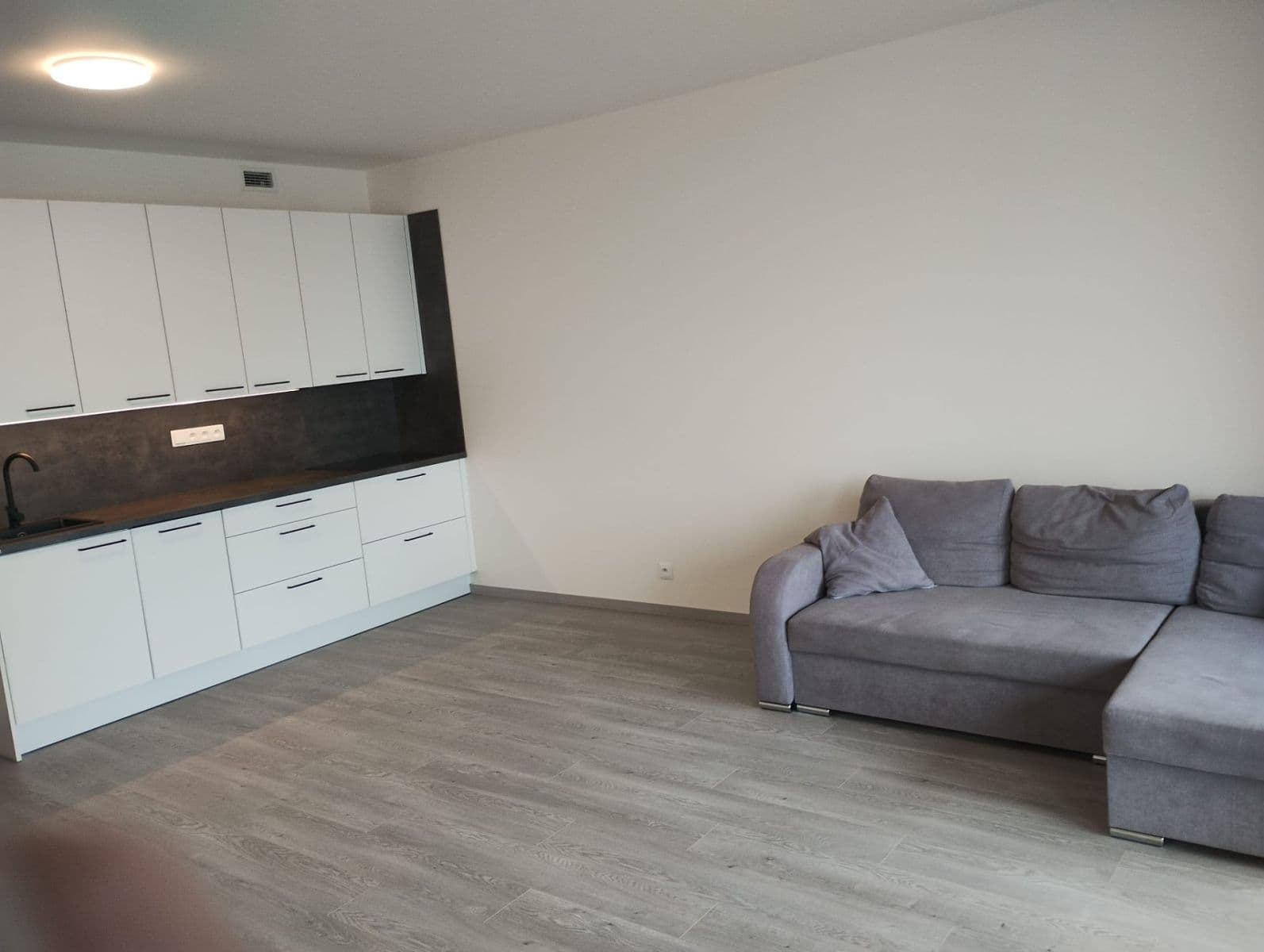 Pronájem bytu 1+kk 47 m², Poděbradská, Praha, Praha Pronájem bytu 1+kk 47 m², Poděbradská, Praha, Praha