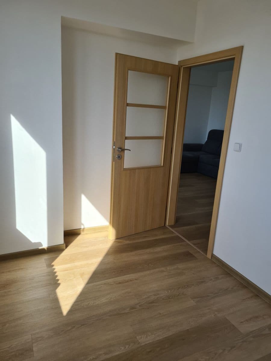 Pronájem bytu 3+1 56 m², M. Kudeříkové, Benešov, Středočeský kraj Pronájem bytu 3+1 56 m², M. Kudeříkové, Benešov, Středočeský kraj