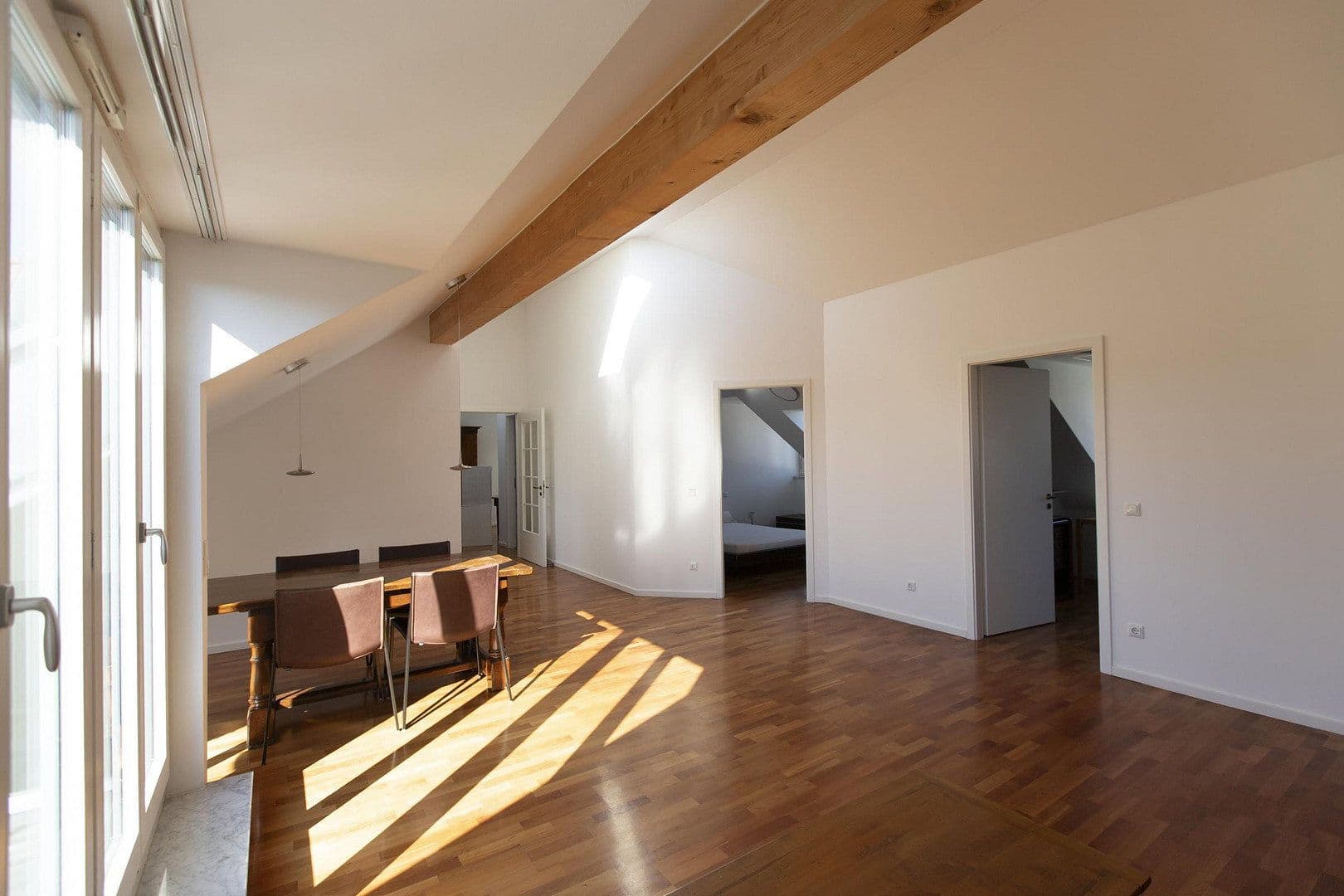 Pronájem bytu 3+1 90 m², Forstenrieder Allee 194, München, Bavorsko Pronájem bytu 3+1 90 m², Forstenrieder Allee 194, München, Bavorsko