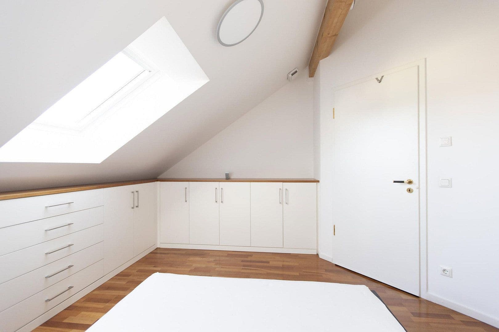 Pronájem bytu 3+1 90 m², Forstenrieder Allee 194, München, Bavorsko Pronájem bytu 3+1 90 m², Forstenrieder Allee 194, München, Bavorsko