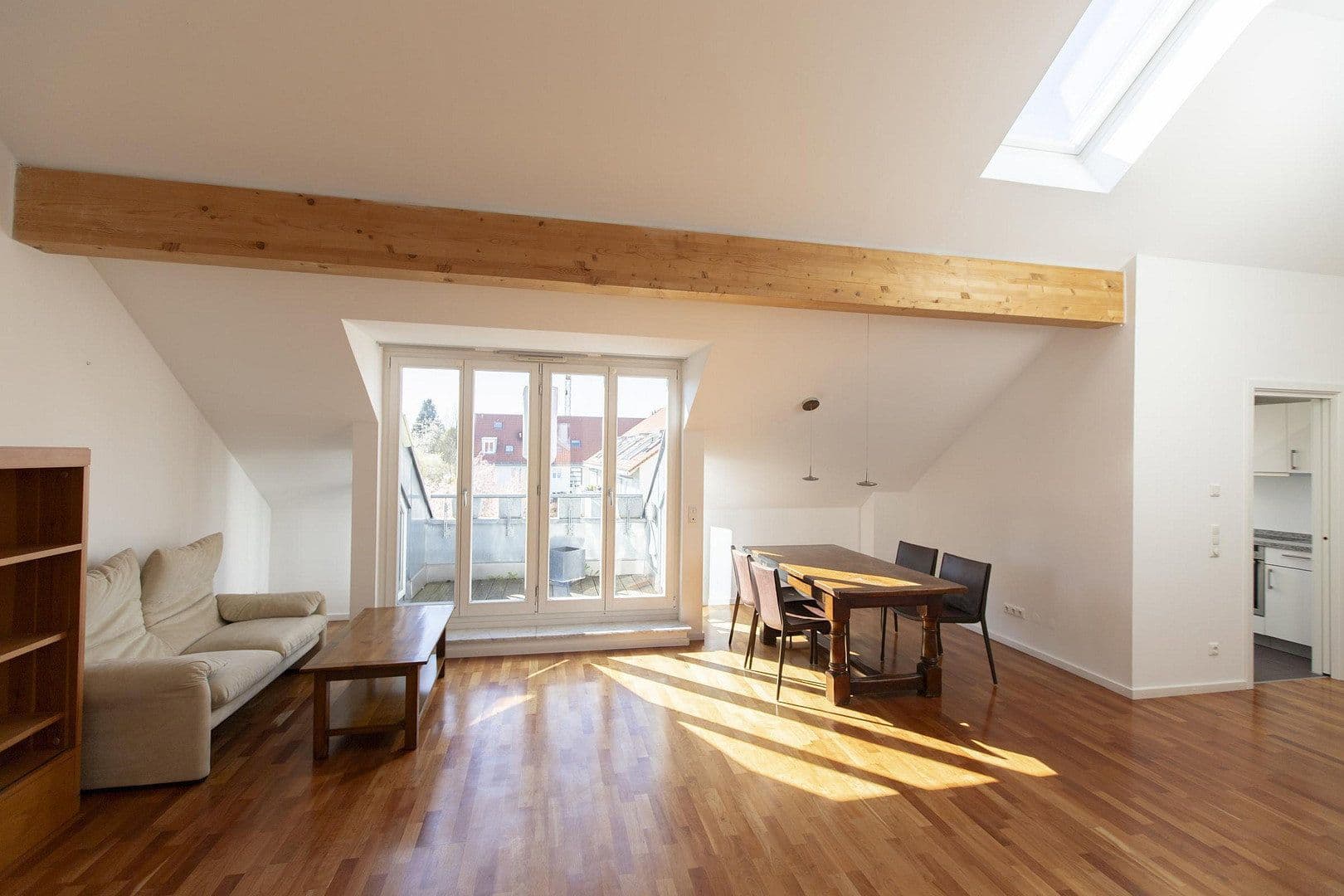 Pronájem bytu 3+1 90 m², Forstenrieder Allee 194, München, Bavorsko Pronájem bytu 3+1 90 m², Forstenrieder Allee 194, München, Bavorsko