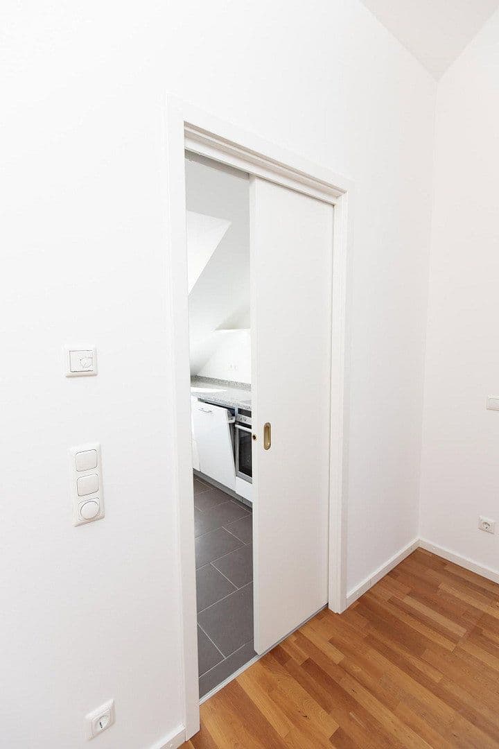 Pronájem bytu 3+1 90 m², Forstenrieder Allee 194, München, Bavorsko Pronájem bytu 3+1 90 m², Forstenrieder Allee 194, München, Bavorsko