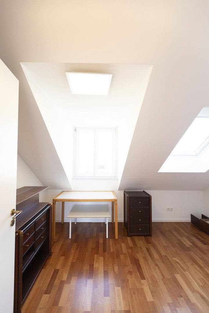 Pronájem bytu 3+1 90 m², Forstenrieder Allee 194, München, Bavorsko Pronájem bytu 3+1 90 m², Forstenrieder Allee 194, München, Bavorsko