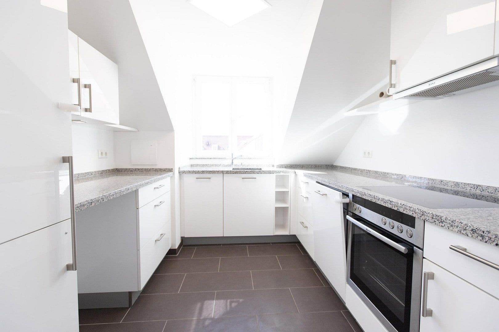 Pronájem bytu 3+1 90 m², Forstenrieder Allee 194, München, Bavorsko Pronájem bytu 3+1 90 m², Forstenrieder Allee 194, München, Bavorsko