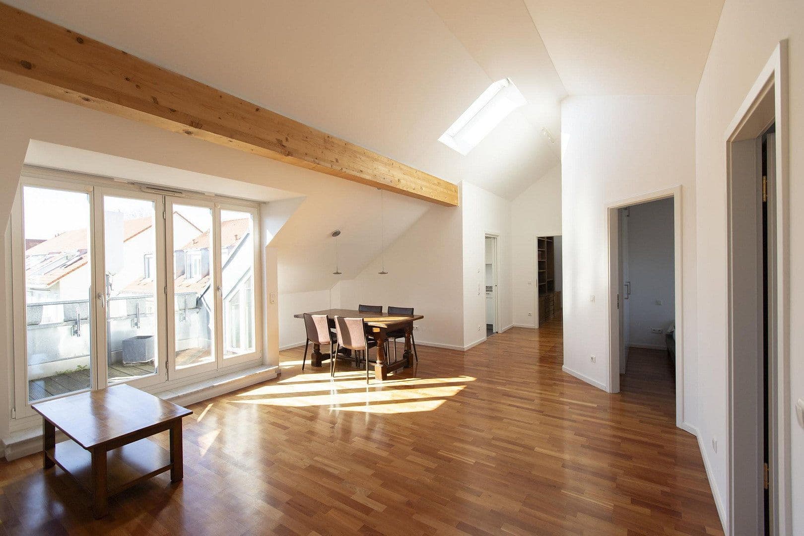 Pronájem bytu 3+1 90 m², Forstenrieder Allee 194, München, Bavorsko Pronájem bytu 3+1 90 m², Forstenrieder Allee 194, München, Bavorsko