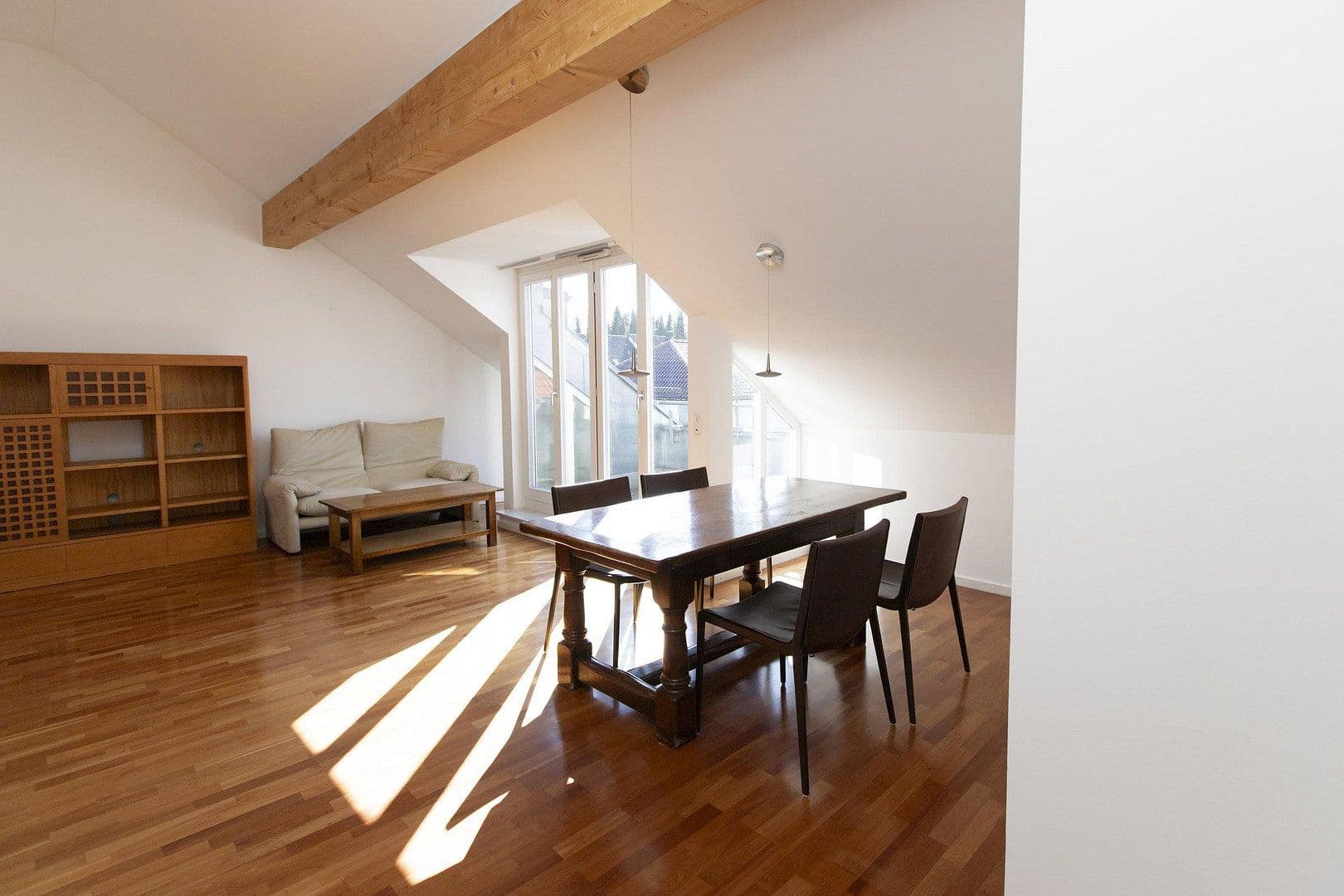 Pronájem bytu 3+1 90 m², Forstenrieder Allee 194, München, Bavorsko Pronájem bytu 3+1 90 m², Forstenrieder Allee 194, München, Bavorsko