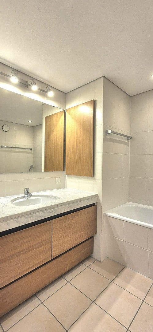 Prodej bytu 2+1 73 m², Essen, Severní Porýní-Vestfálsko Prodej bytu 2+1 73 m², Essen, Severní Porýní-Vestfálsko